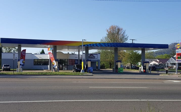 Pictures of Retail property located at 1505 W Stone Dr, Kingsport, TN 37660 for lease - image #1