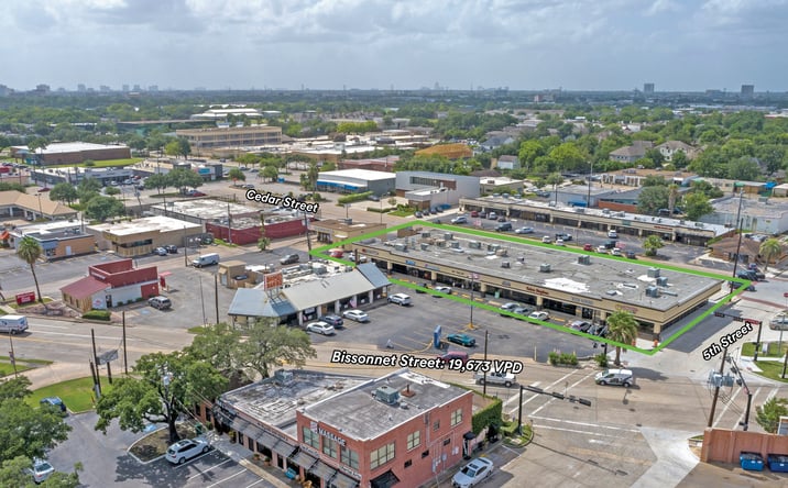Pictures of Retail property located at 5200 Bissonnet Street, Bellaire, TX 77401 for lease - image #1