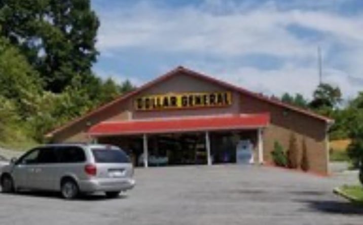 Pictures of Retail property located at 2560 Winfield Dunn Pkwy, Sevierville, TN 37764 for lease - image #1
