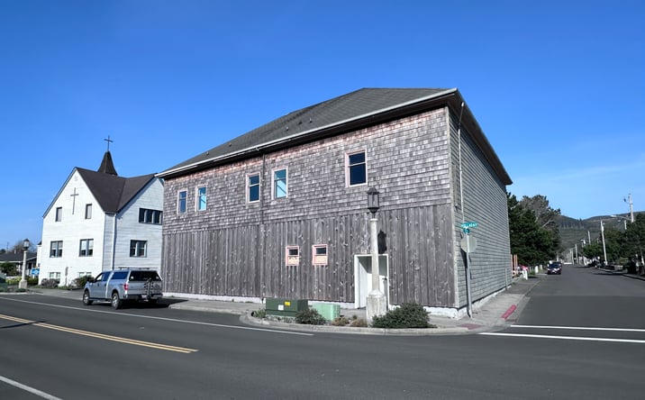 Pictures of Retail, Office, Restaurant property located at 201 N Holladay Dr, Seaside, OR 97138 for lease - image #1