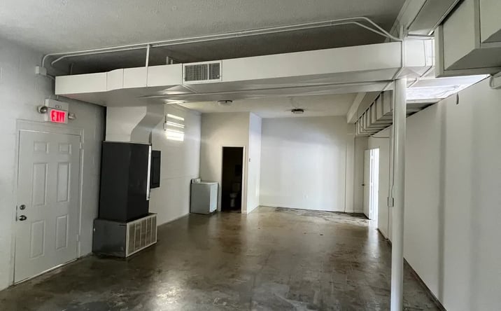 Pictures of Retail property located at 8903 Oak Ridge Highway, Knoxville, TN 37931 for lease - image #1