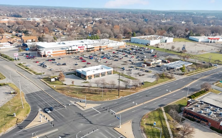 Pictures of Retail property located at 4555 S Noland Rd, Independence, MO 64055 for lease - image #1