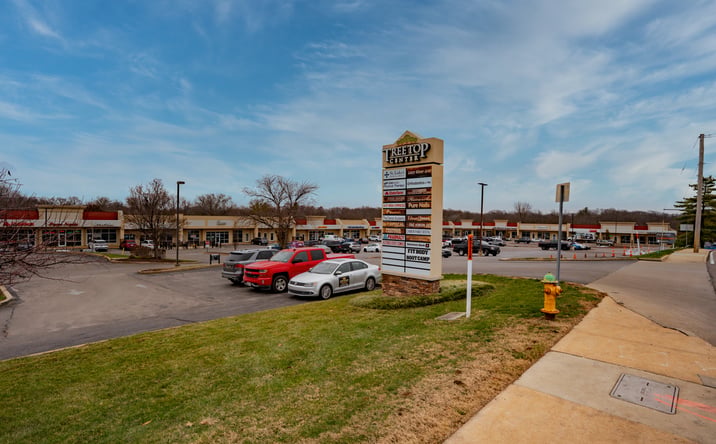 Pictures of Retail property located at 621 Big Bend Rd, Ballwin, MO 63021 for lease - image #1