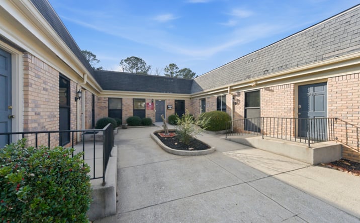 Pictures of Retail, Office property located at 213-217 Arrowhead Blvd, Jonesboro, GA 30236 for lease - image #1