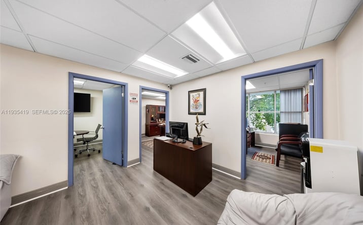 Pictures of Office property located at 7657 NW 50th St, Miami, FL 33166 for lease - image #1