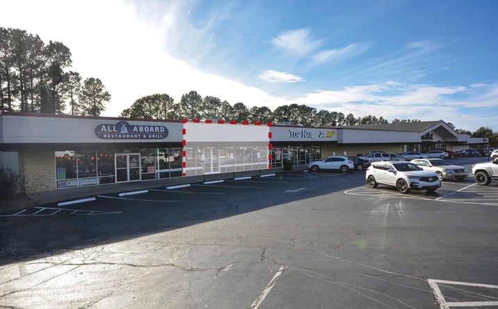 Pictures of Retail property located at 6815 Cantrell Rd, Little Rock, AR 72207 for lease - image #1