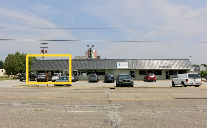Pictures of Retail property located at 238 N Center Rd, Saginaw, MI 48638 for lease - image #1