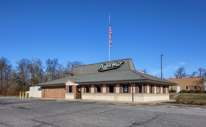Pictures of Retail property located at 900 N Hanover St, Elizabethtown, PA 17022 for lease - image #1