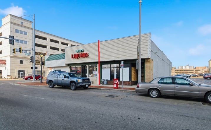 Pictures of Restaurant, Retail property located at 81 W Jefferson Street, Joliet, IL 60432 for lease - image #1