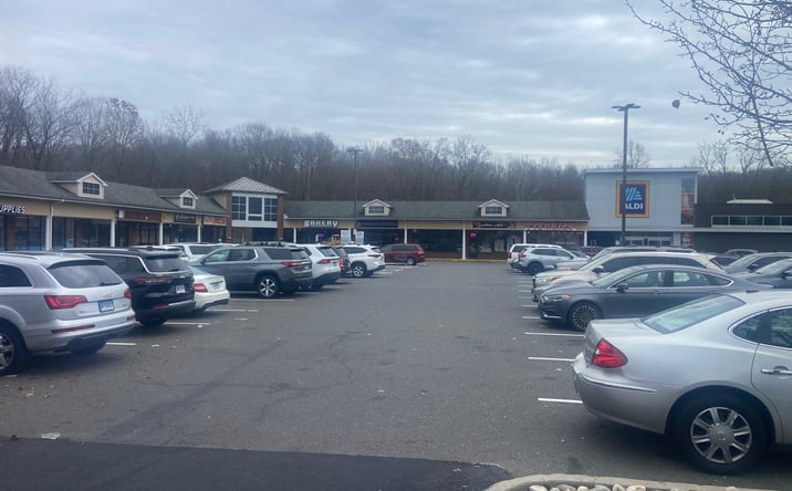 Pictures of Retail property located at 464 Reidville Dr, Waterbury, CT 06705 for lease - image #1