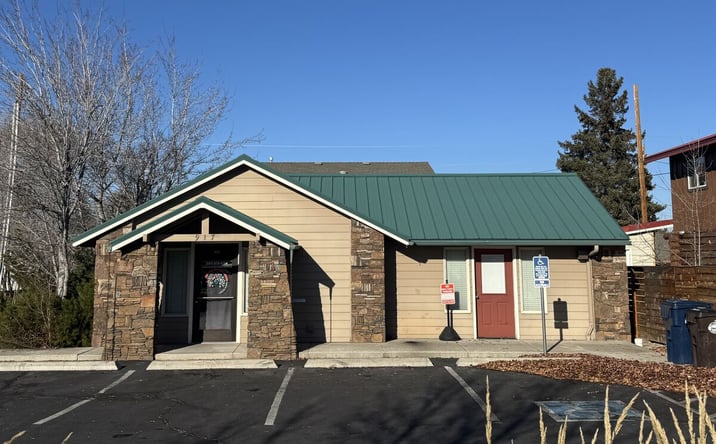 Pictures of Office, Retail property located at 917 SW Highland Ave, Redmond, OR 97756 for lease - image #1