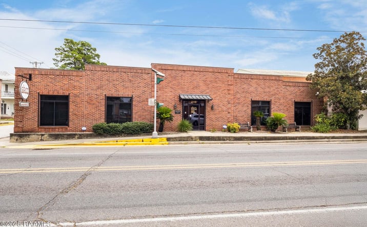Pictures of Office property located at 218 E Bridge St, Breaux Bridge, LA 70517 for lease - image #1