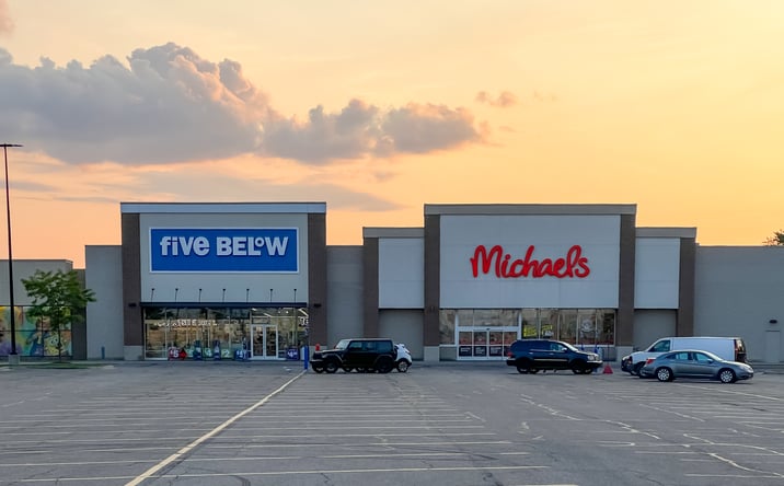 Pictures of Retail property located at 32233 Gratiot Ave, Roseville, MI 48066 for lease - image #1