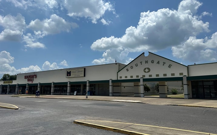 Pictures of Retail property located at 1979 S Third St, Memphis, TN 38109 for lease - image #1