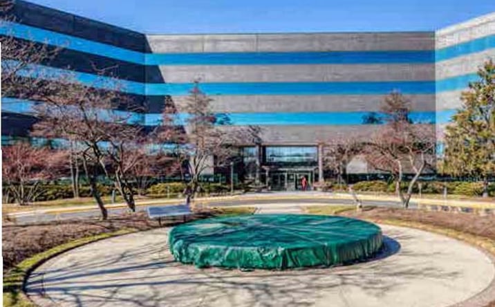 Pictures of Office property located at 801- 1001 Warrenville Rd, Lisle, IL 60532 for lease - image #1