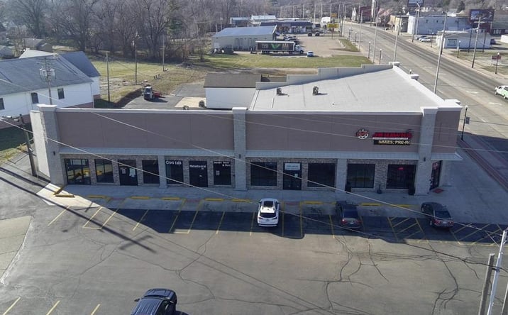 Pictures of Retail, Office, Restaurant property located at 216 N Main St, Creve Coeur, IL 61610 for lease - image #1