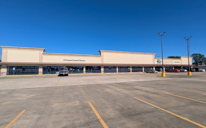 Pictures of Retail, Office property located at 401 South Memorial Freeway, Nederland, TX 77627 for lease - image #1