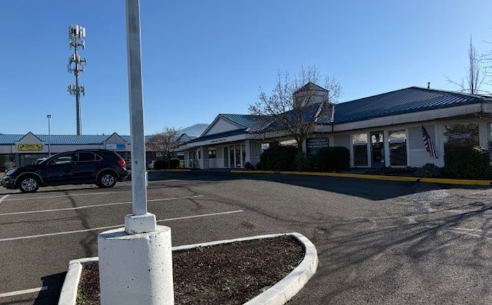 Pictures of Office property located at 4021 Crater Lake Avenue, Medford, OR 97504 for lease - image #1