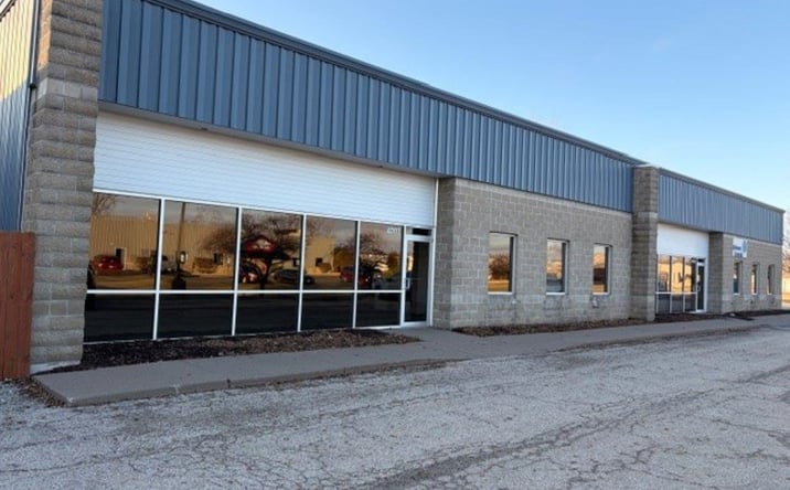 Pictures of Office property located at 4705-4707 15th Street A Street, Moline, IL 61265 for lease - image #1