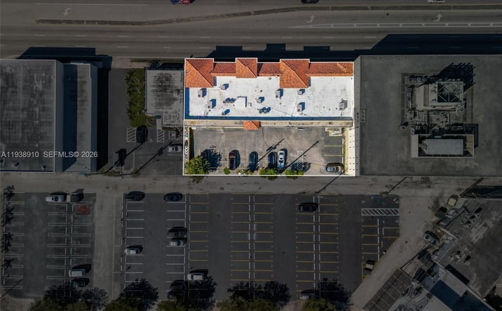 Pictures of Retail property located at 212, Coral Gables, FL 33146 for lease - image #1