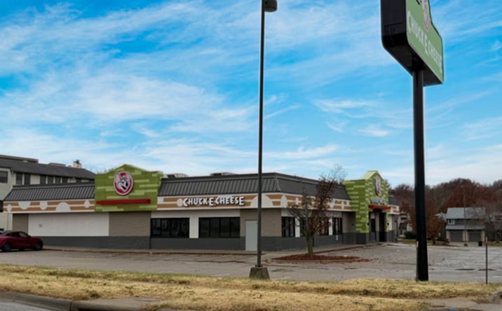 Pictures of Restaurant property located at 2215 SW Wanamaker Rd, Topeka, KS 66614 for lease - image #1