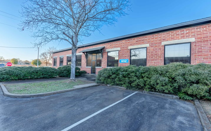 Pictures of Office property located at 415 Franklin D Roosevelt Dr, Muscle Shoals, AL 35661 for lease - image #1
