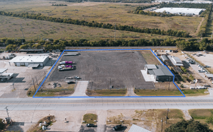 Pictures of Industrial property located at 2603 S Kaufman St, Ennis, TX 75119 for lease - image #1