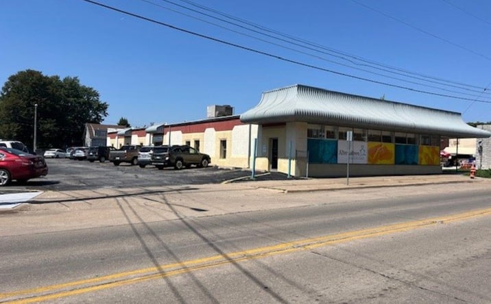 Pictures of Office property located at 1803 7th St, Moline, IL 61265 for lease - image #1