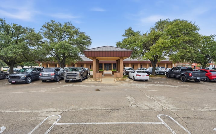 Pictures of Office property located at 4800 Lakewood Dr, Waco, TX 76710 for lease - image #1