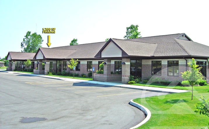 Pictures of Office property located at 3971 Navarre Avenue, Oregon, OH 43616 for lease - image #1
