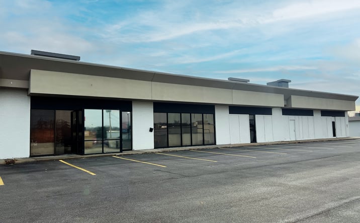 Pictures of Retail property located at 3003 S 83rd Plaza, Omaha, NE 68124 for lease - image #1