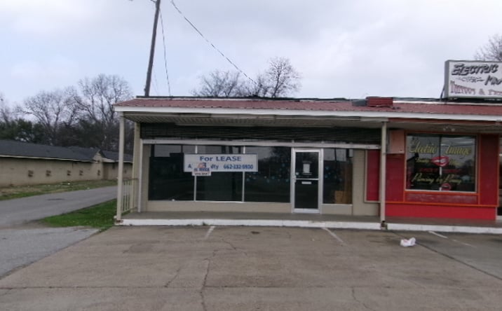 Pictures of Retail property located at 1304 US-82, Greenville, MS 38703 for lease - image #1