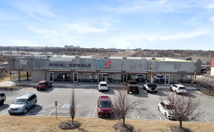 Pictures of Retail property located at 1219 Applewood Dr, Papillion, NE 68046 for lease - image #1
