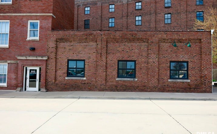 Pictures of Office, Retail property located at 800 ISABEL BLOOM Way 3-103, Davenport, IA 52803 for lease - image #1