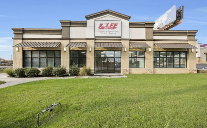 Pictures of Retail, Office, Restaurant property located at 7308 Shallowford Rd, Chattanooga, TN 37421 for lease - image #1