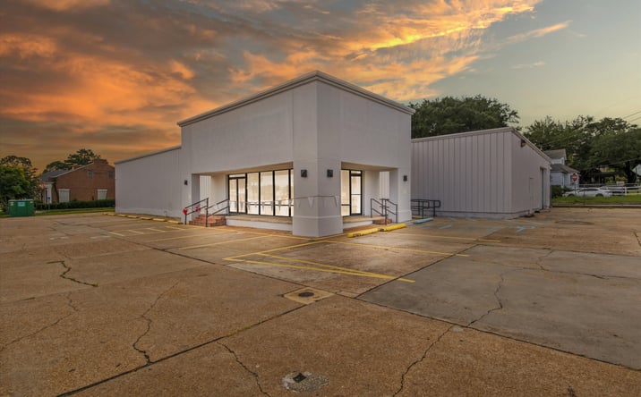 Pictures of Retail, Special Purpose, Office property located at 304 W Jefferson St, Quincy, FL 32351 for lease - image #1