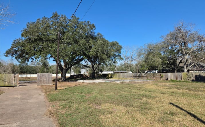 Pictures of Land property located at 414 Gordy Rd, Bacliff, TX 77518 for lease - image #1