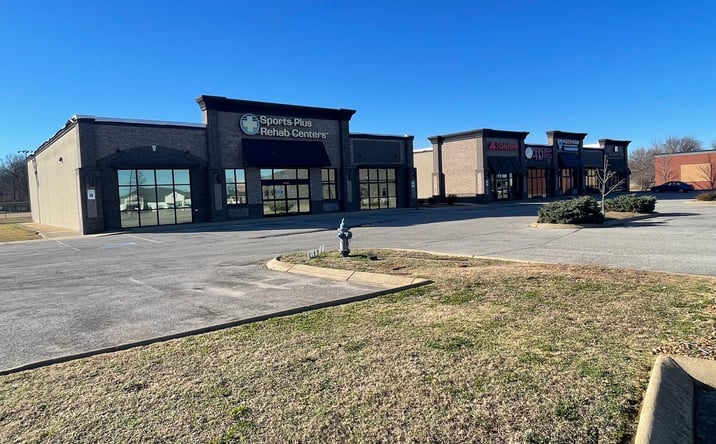 Pictures of Retail, Special Purpose, Office, Restaurant property located at 1378 Union University Drive, Jackson, TN 38305 for lease - image #1