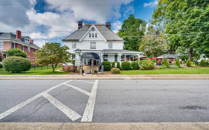 Pictures of Retail, Restaurant property located at 412 6th St, Bristol, TN 37620 for lease - image #1