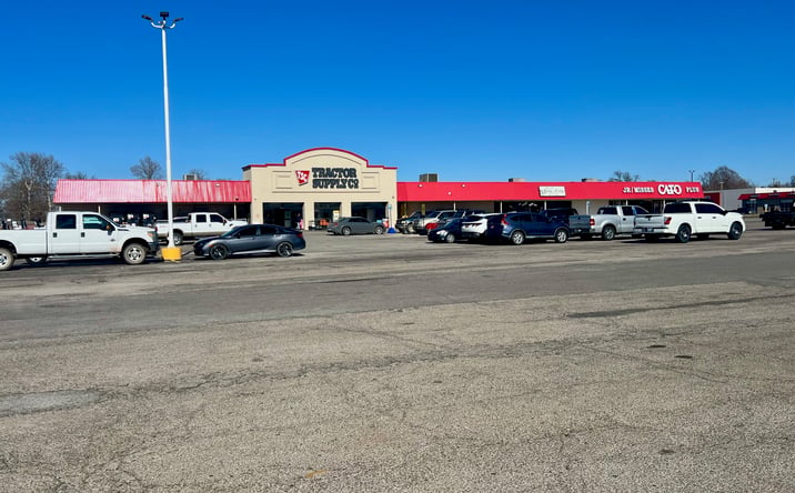 Pictures of Retail property located at 3010 N 14th St, Ponca City, OK 74601 for lease - image #1