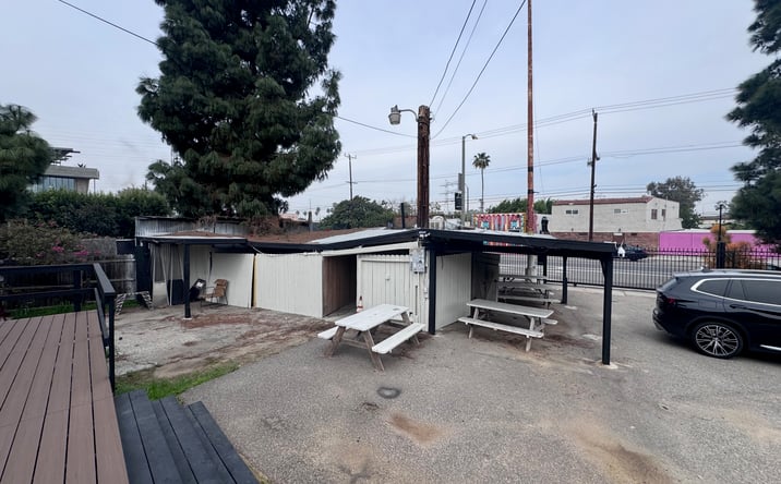Pictures of Restaurant property located at 5754 W Adams Blvd, Los Angeles, CA 90016 for lease - image #1