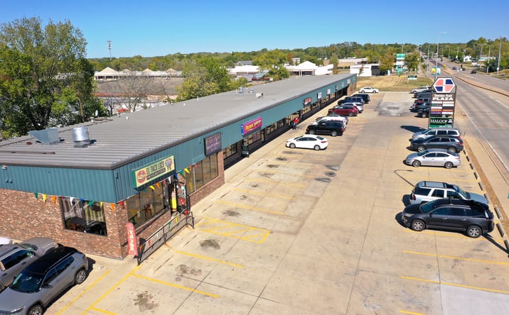 Pictures of Retail, Office property located at 4325 N Sheridan Rd, Peoria, IL 61614 for lease - image #1