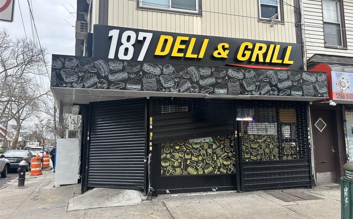 Pictures of Restaurant property located at 18720 Hillside Avenue, New York, NY 11432 for lease - image #1