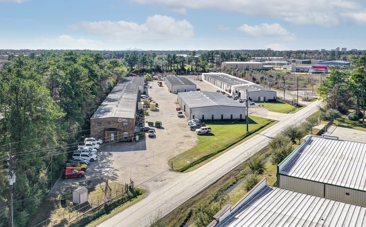 Pictures of Retail, Office, Industrial property located at 2940 Farrell Rd, Houston, TX 77073 for lease - image #1