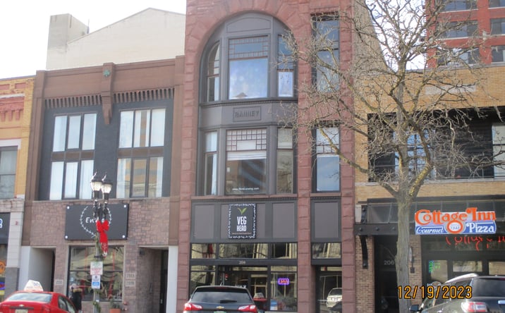Pictures of Restaurant property located at 208 S Washington Square, Lansing, MI 48933 for lease - image #1