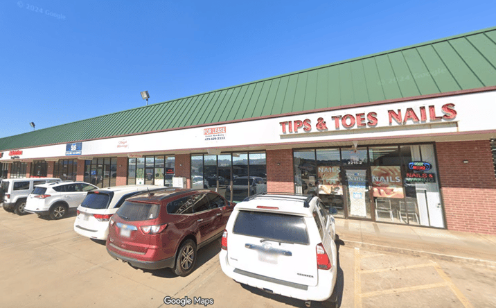 Pictures of Retail, Office, Special Purpose property located at 2215 Fayetteville Rd, Van Buren, AR 72956 for lease - image #1