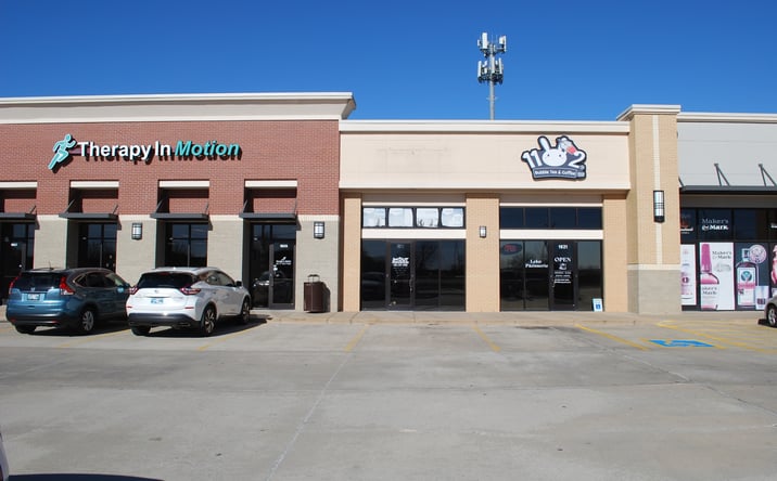 Pictures of Retail property located at 1003 SW 19th St, Moore, OK 73160 for lease - image #1