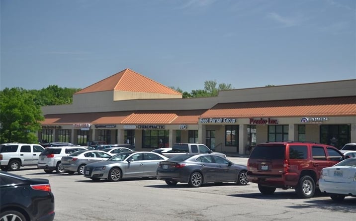 Pictures of Office property located at 7801-7835 N Oak Trafficway, Kansas City, MO 64118 for lease - image #1
