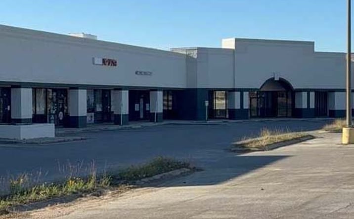 Pictures of Retail, Office, Restaurant property located at 15150 Nacogdoches Rd, San Antonio, TX 78247 for lease - image #1