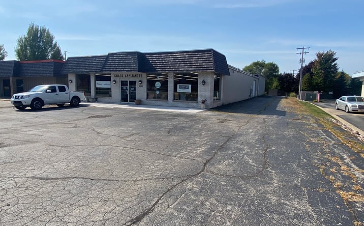 Pictures of Retail property located at 2242 S Ridge Rd, Green Bay, WI 54304 for lease - image #1